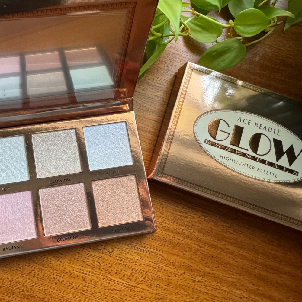ACE beauty GLOW essentials highlighter palette